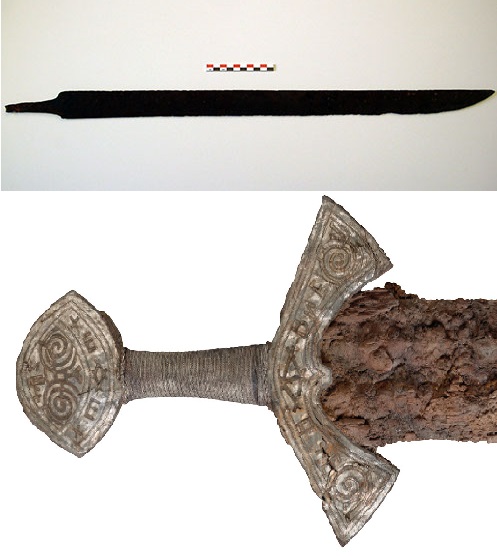 nahoře čepel z Haukeli (foto Hordalandský okresní úřad), dole jílec meče z Langeidu (foto Ellen C. Holthe, Univerzita v Oslo)