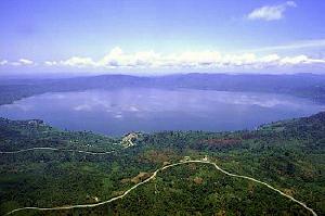 Ghanské kráterové jezero Bosumtwi, jehož sedimenty byly rovněž studovány (foto World-Wire).