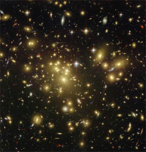 cluster galaxií Abell 1689 (foto NASA)