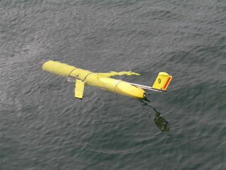 K životnímu prostředí šetrný výzkumný robot na hladině Karibského moře (Foto REUTERS/Mark Baumgartner/Woods Hole Oceanographic Institution/Handlit)