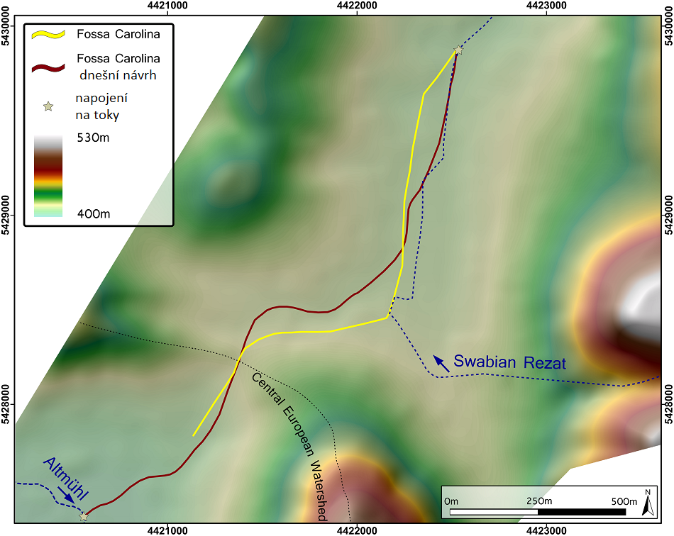 Srovnání skutečného průběhu Fossa Carolina s dnes vypočtenou trasou, která by odpovídala nejmenšímu objemu vykopané zeminy ve středověkém terénu. Swabian znamená švábský, Central European Watershed je středoevropské rozvodí. Upraveno podle Schmidt J, Werther L, Zielhofer C (2018) Shaping pre-modern digital terrain models: The former topography at Charlemagne’s canal construction site. PLoS ONE 13(7): e0200167, https://doi.org/10.1371/journal.pone.0200167, CC BY 4.0, https://creativecommons.org/licenses/by/4.0/.