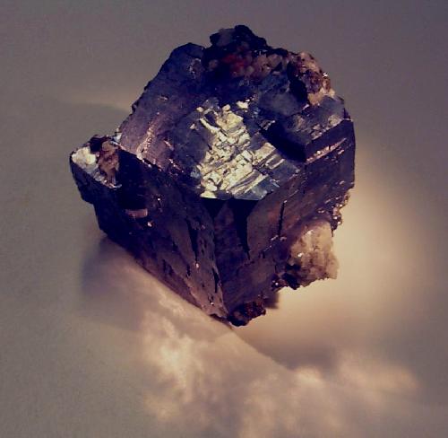 Sulfid olovnatý, minerál galenit, v pozemských podmínkách.
