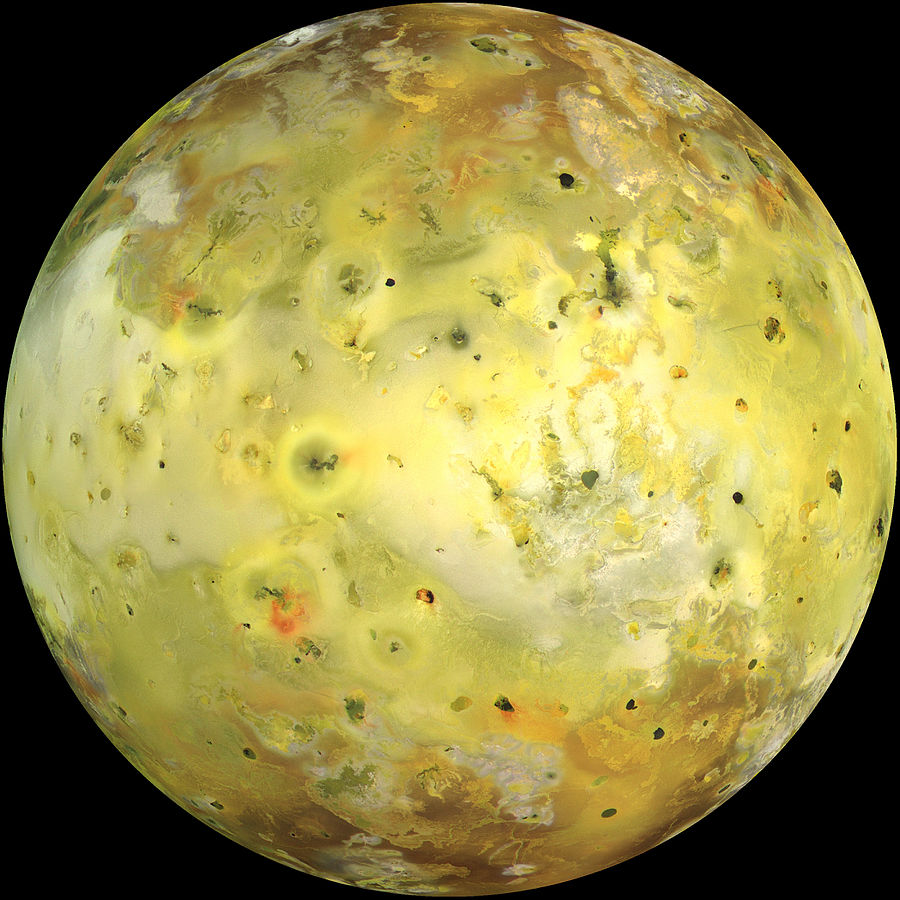 Io na snímku sondy Galileo pořízeném v červenci 1999 (foto NASA/JPL /University of Arizona, via Wikimedia Commons).