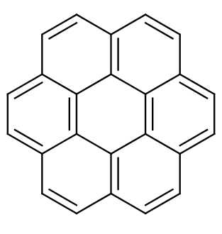 Chemická struktura polycyklického aromatického uhlovodíku koronenu.