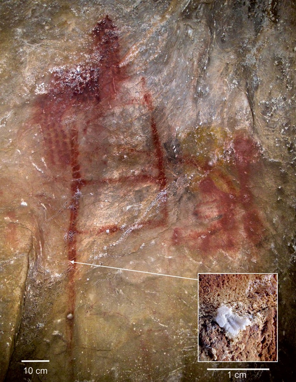 Červený lineární motiv z jeskyně La Pasiega (D. L. Hoffmann et al., U-Th dating of carbonate crusts reveals Neandertal origin of Iberian cave art, Science  23 Feb 2018: Vol. 359, Issue 6378, pp. 912-915).