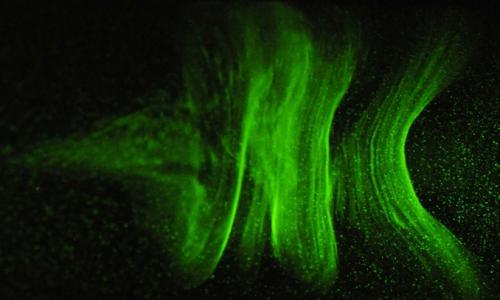Kondenzace drobných kapiček vody vyvolaná laserem ve vlhkém vzduchu (foto J. Kasparian, et al. copyright 2012 IOP Publishing Ltd).