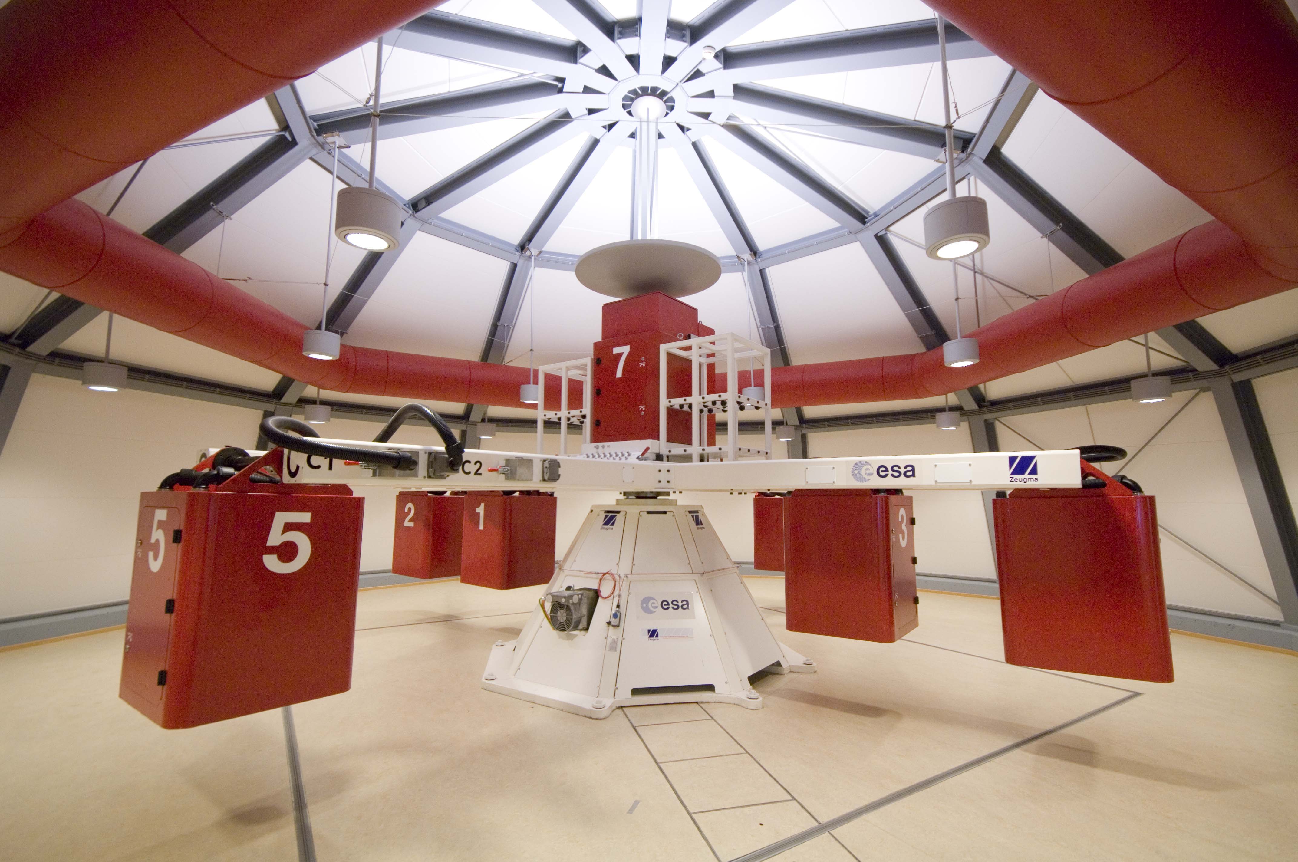 Experimenty s odléváním na centrifúze, foto ESA