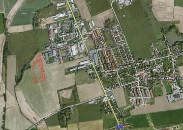 Červeně je v levé části snímku vyznačena lokalita, kde má nové vědecké centrum vyrůst.