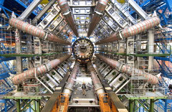 magnet ATLAS s osmi snadno rozeznatelnými cívkami (foto CERN)