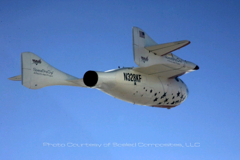 SpaceShipOne vracející se klouzavým letem z Vesmíru