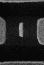 Snímky rotujícího nanomotoru pořízené elektronovým mikroskopem (Alex Zettl)
