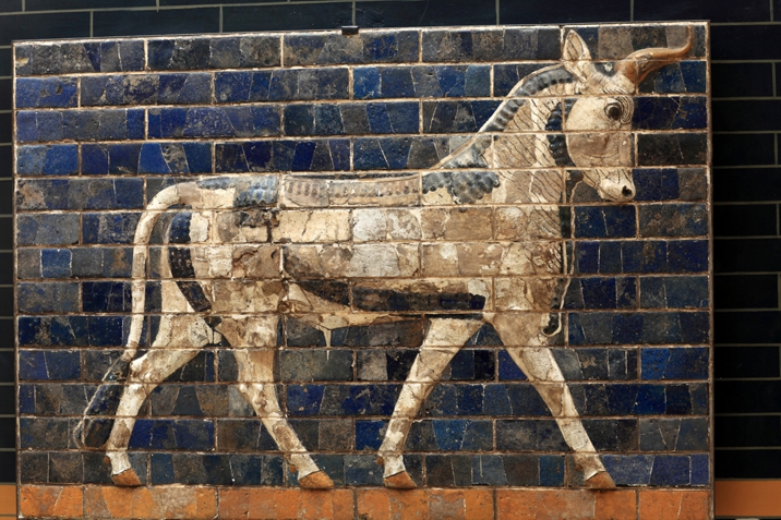 Rekonstruovaný reliéf osla z glazovaných cihel nově objevené brány, foto: Arkady Chubykin/iStock, Iranian-Italian Joint Archaeological Mission, ICAR-Shiraz University-University of Bologna.