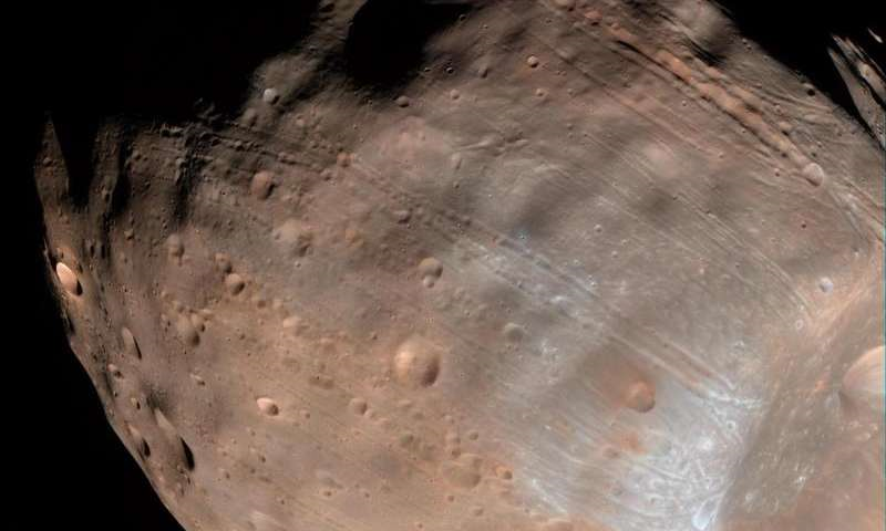 měsícu Marsu Phobos, foto NASA/JPL-Caltech/University of Arizona
