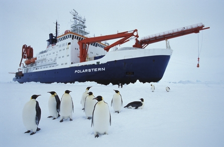 Zásobovací a výzkumná loď R/V Polarstern, nejdůležitější nástroj polárního výzkumu Ústavu  Alfreda Wegenera, foto Alfred Wegener Institute, Helmholtz Centre for Polar and Marine Research