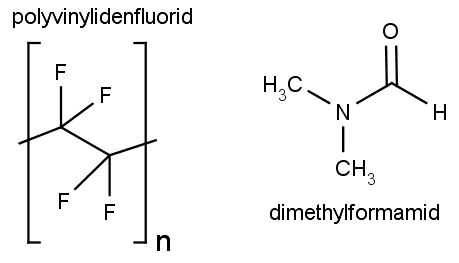 Chemická struktura polyvinylidenfluoridu vlevo a dimethylformamidu vpravo.