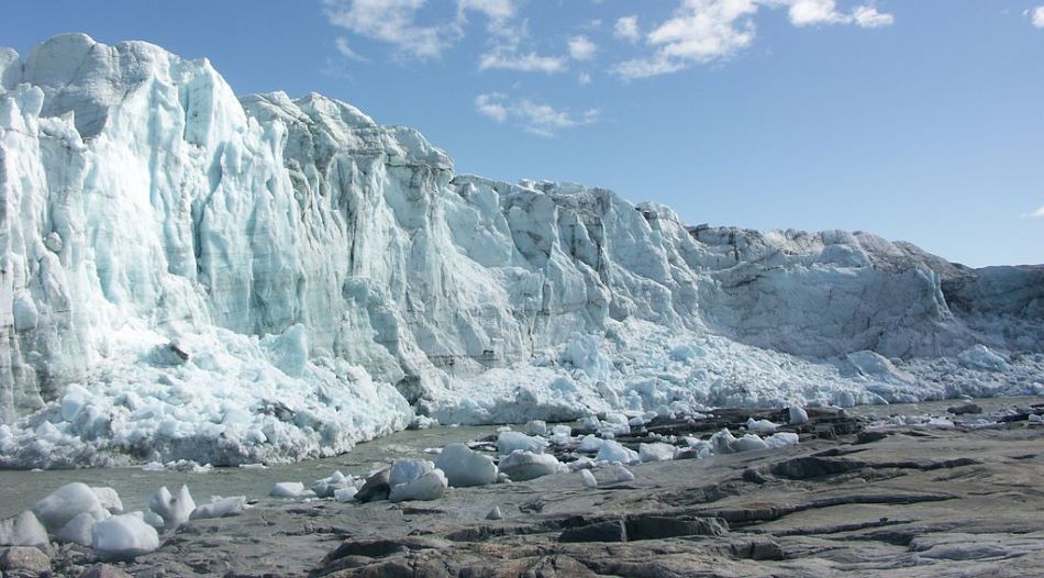 Russellův ledovec, součást Grónského ledovce v západní části, Algkalv [Public domain].