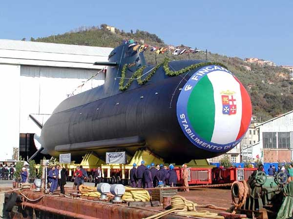 ponorka Salvatore Todaro při slavnostním spouštění na vodu