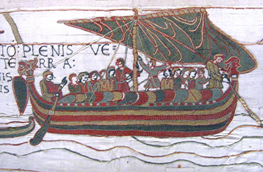 Detail vikinské lodi na tapiserii z Bayeux (Bayeux Tapestry) zobrazující dobytí Anglie Normany, foto Urban, CC BY-SA 3.0, https://creativecommons.org/licenses/by-sa/3.0/deed.en, via Wikimedia Commons.