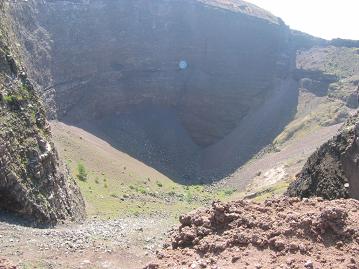 Pohled do nitra kráteru Vesuvu