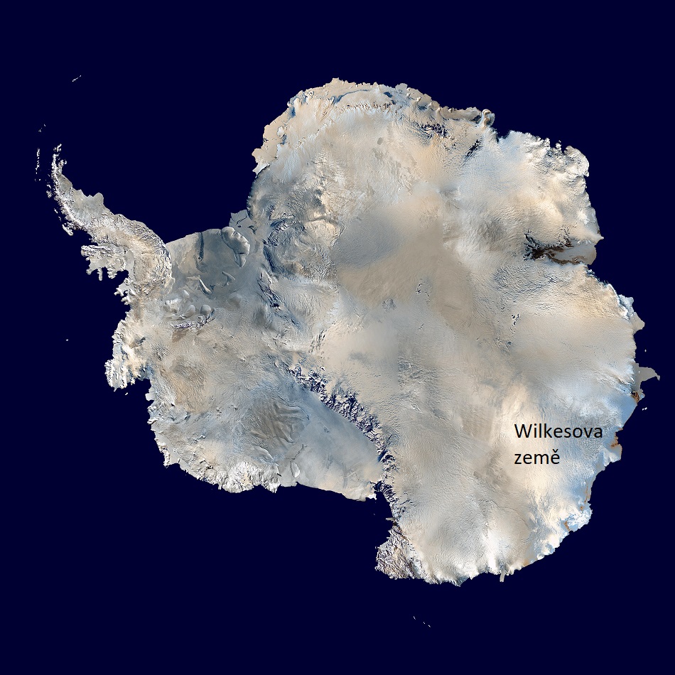 Družicový snímek Antarktidy s vyznačenou polohou Wilkesovy země, upraveno podle Dave Pape, Public domain, via Wikimedia Commons.